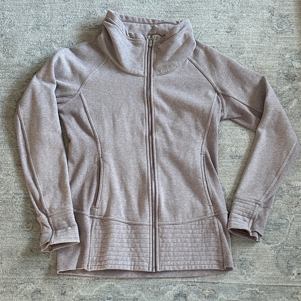 Lululemon women’s Radiant jacket ll
Size 12
Color heathered Spanish oak